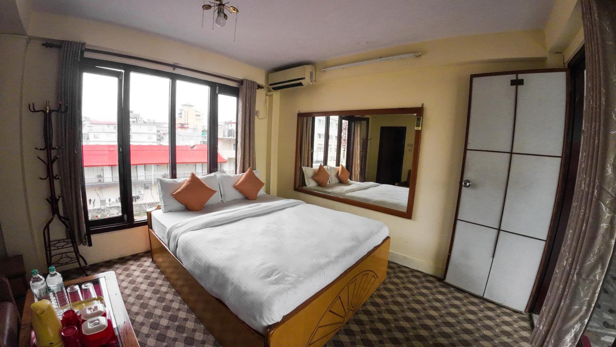 Hotel Travel Inn Pokhara Esterno foto